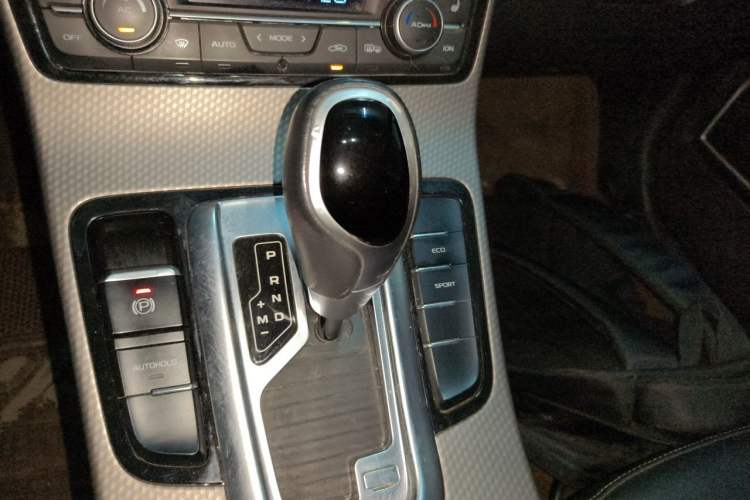 Used Geely Auto Emgrand GS 2017 Sport Edition 1.3T Automatic Smart Connectivity Model Gear Lever