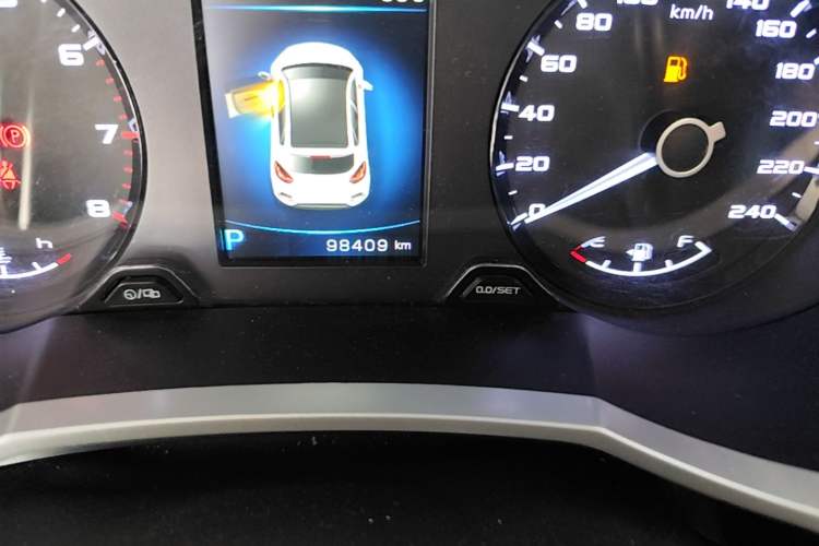 Used Geely Auto Emgrand GS 2017 Sport Edition 1.3T Automatic Smart Connectivity Model Odometer Close Up