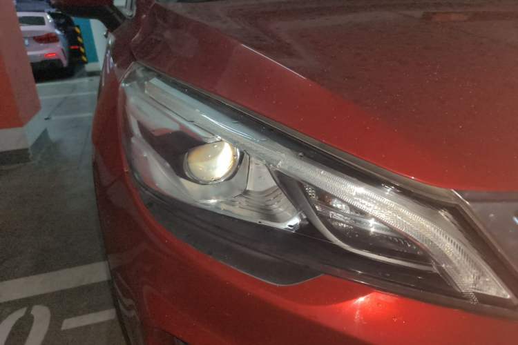 Used Geely Auto Emgrand GS 2017 Sport Edition 1.3T Automatic Smart Connectivity Model Right Front Headlight