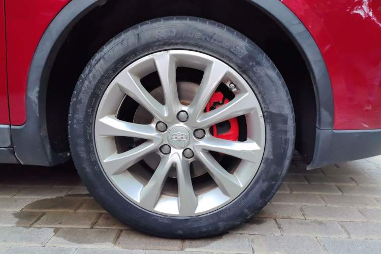 Used Geely Auto Emgrand GS 2017 Elegant Edition 1.3T Automatic Smart Connectivity Model Right Front Wheel Hub