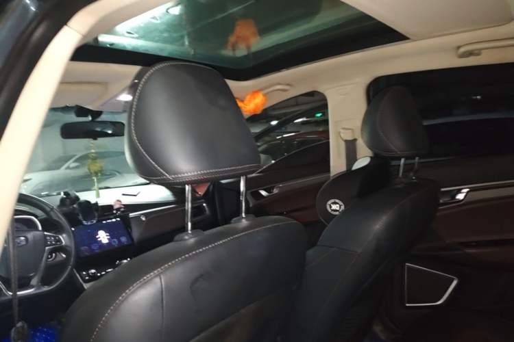 Used Geely Auto Emgrand GS 2017 Elegant Edition 1.3T Automatic Smart Connectivity Model Headliner