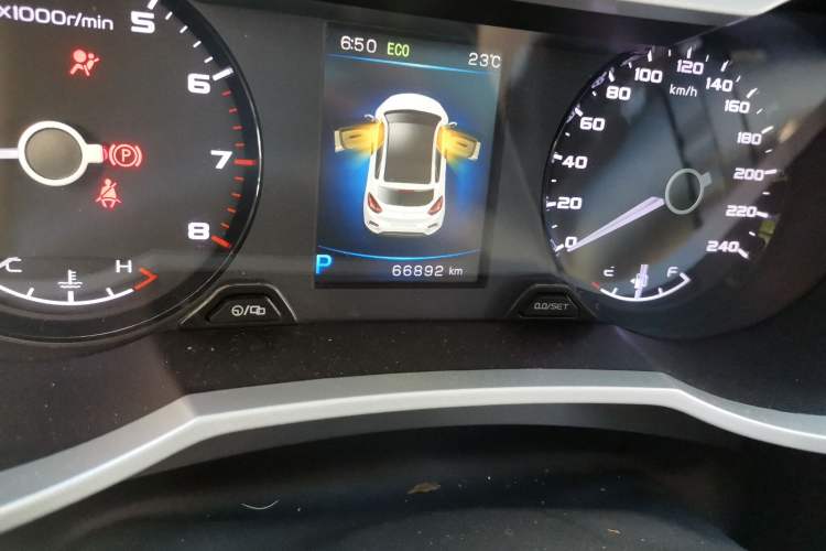 Used Geely Auto Emgrand GS 2017 Sport Edition 1.3T Automatic Smart Connectivity Model Odometer Close Up