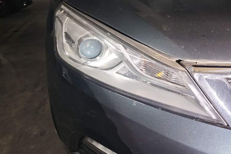 Used Geely Auto Emgrand GS 2017 Elegant Edition 1.3T Automatic Smart Connectivity Model Right Front Headlight