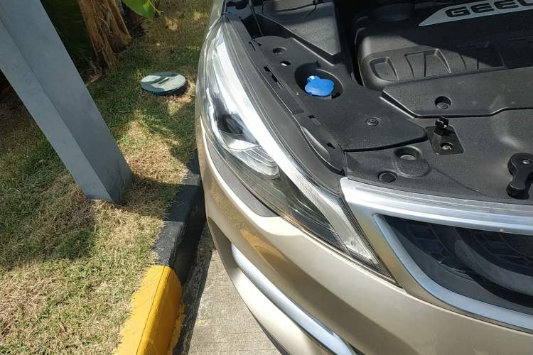 Used Geely Auto Emgrand GS 2017 Sport Edition 1.3T Automatic Smart Connectivity Model Right Front Headlight