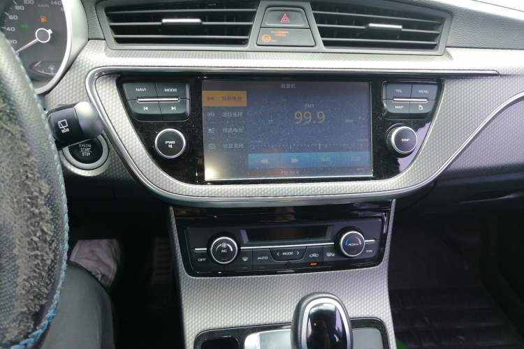 Used Geely Auto Emgrand GS 2017 Sport Edition 1.3T Automatic Smart Connectivity Model Audio And AC Panel