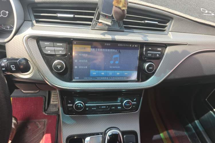 Used Geely Auto Emgrand GS 2017 Sport Edition 1.3T Automatic Smart Connectivity Model Audio And AC Panel