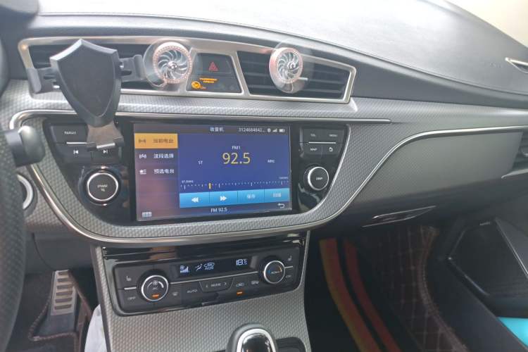 Used Geely Auto Emgrand GS 2017 Sport Edition 1.3T Automatic Smart Connectivity Model Audio And AC Panel