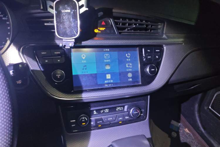Used Geely Auto Emgrand GS 2017 Sport Edition 1.3T Automatic Smart Connectivity Model Audio And AC Panel