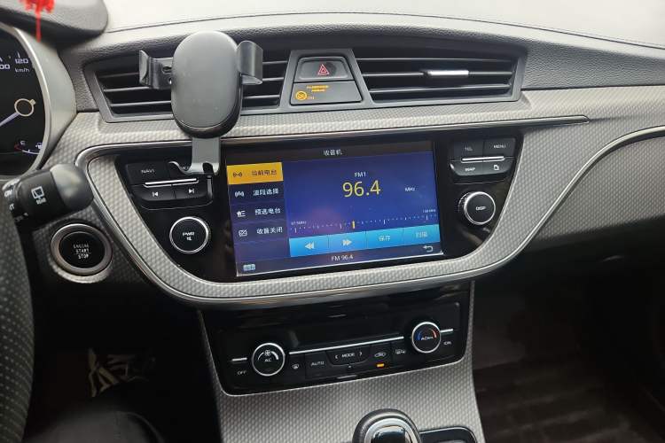 Used Geely Auto Emgrand GS 2017 Elegant Edition 1.3T Automatic Smart Connectivity Model Audio And AC Panel