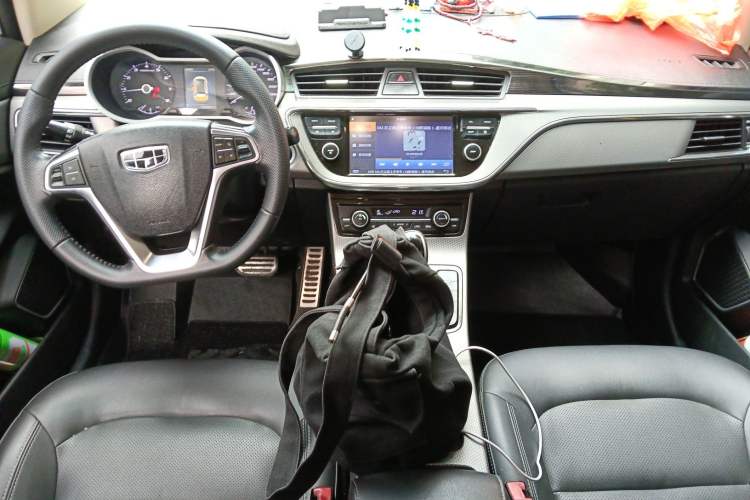 Used Geely Auto Emgrand GS 2017 Sport Edition 1.3T Automatic Smart Connectivity Model Center Console