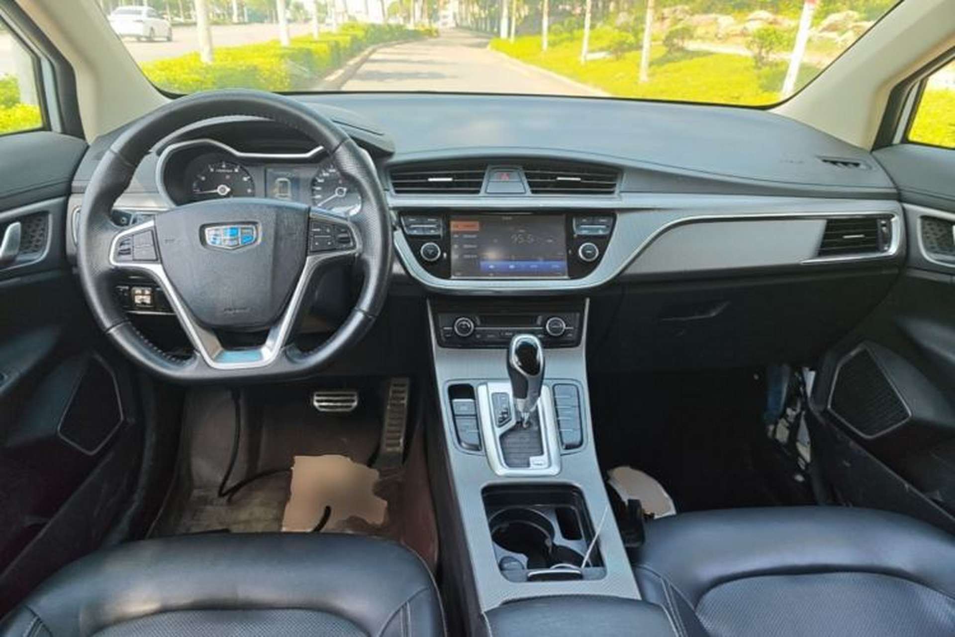Used Geely Auto Emgrand GS 2017 Sport Edition 1.3T Automatic Smart Connectivity Model Center Console