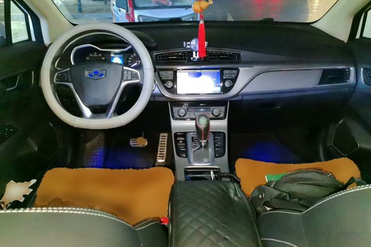 Used Geely Auto Emgrand GS 2017 Elegant Edition 1.3T Automatic Smart Connectivity Model Center Console