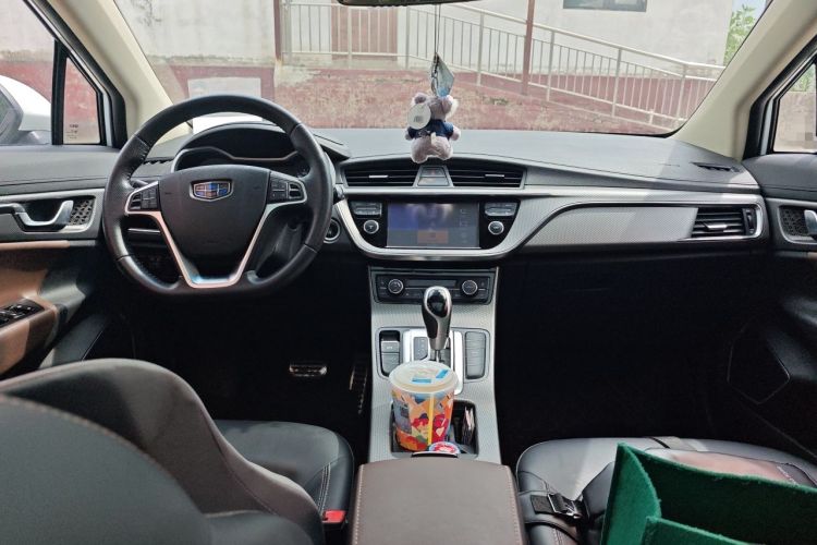 Used Geely Auto Emgrand GS 2017 Sport Edition 1.3T Automatic Smart Connectivity Model Center Console
