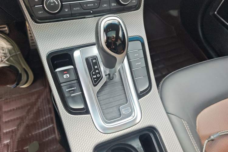 Used Geely Auto Emgrand GS 2017 Sport Edition 1.3T Automatic Smart Connectivity Model Gear Lever