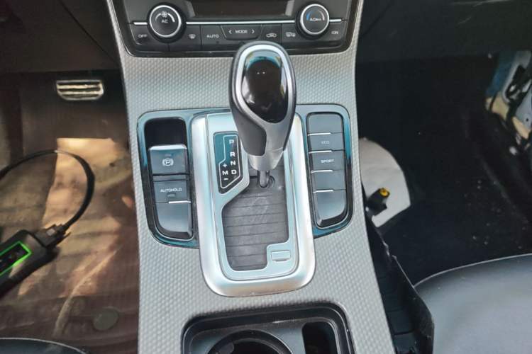 Used Geely Auto Emgrand GS 2017 Sport Edition 1.3T Automatic Smart Connectivity Model Gear Lever