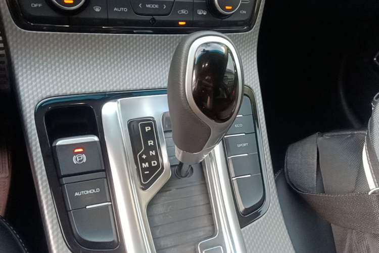 Used Geely Auto Emgrand GS 2017 Sport Edition 1.3T Automatic Smart Connectivity Model Gear Lever
