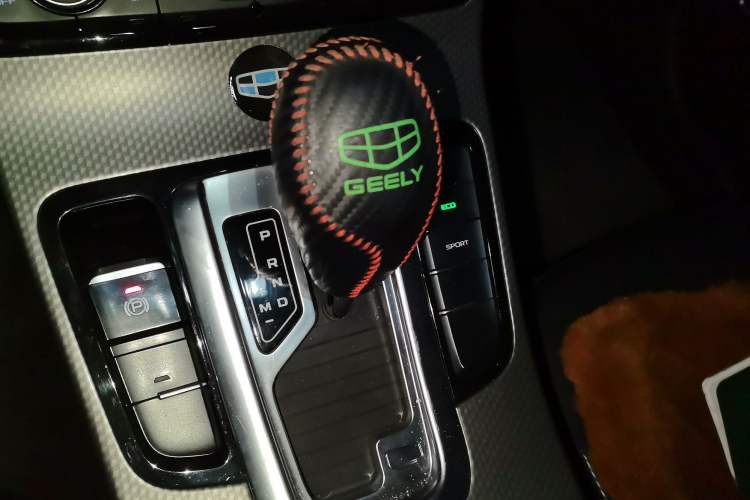 Used Geely Auto Emgrand GS 2017 Elegant Edition 1.3T Automatic Smart Connectivity Model Gear Lever