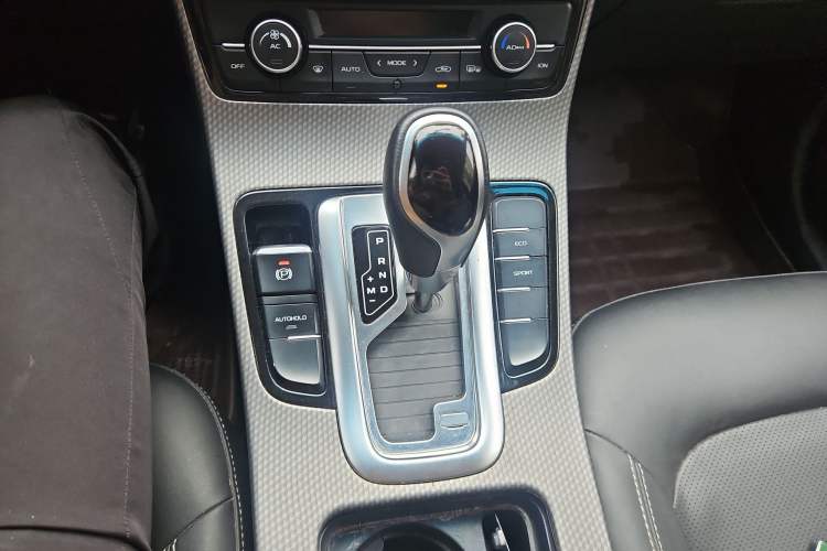 Used Geely Auto Emgrand GS 2017 Elegant Edition 1.3T Automatic Smart Connectivity Model Gear Lever