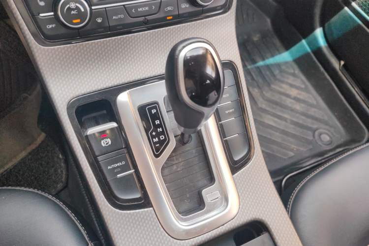 Used Geely Auto Emgrand GS 2017 Sport Edition 1.3T Automatic Smart Connectivity Model Gear Lever