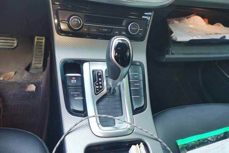 Used Geely Auto Emgrand GS 2017 Sport Edition 1.3T Automatic Smart Connectivity Model Gear Lever