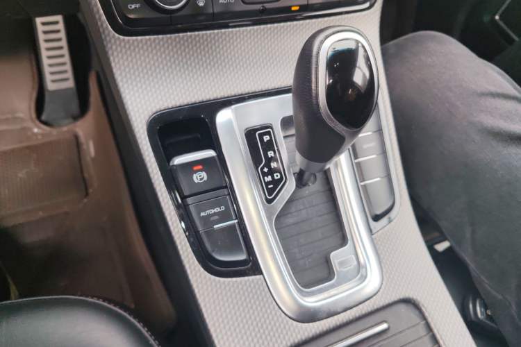 Used Geely Auto Emgrand GS 2017 Sport Edition 1.3T Automatic Smart Connectivity Model Gear Lever