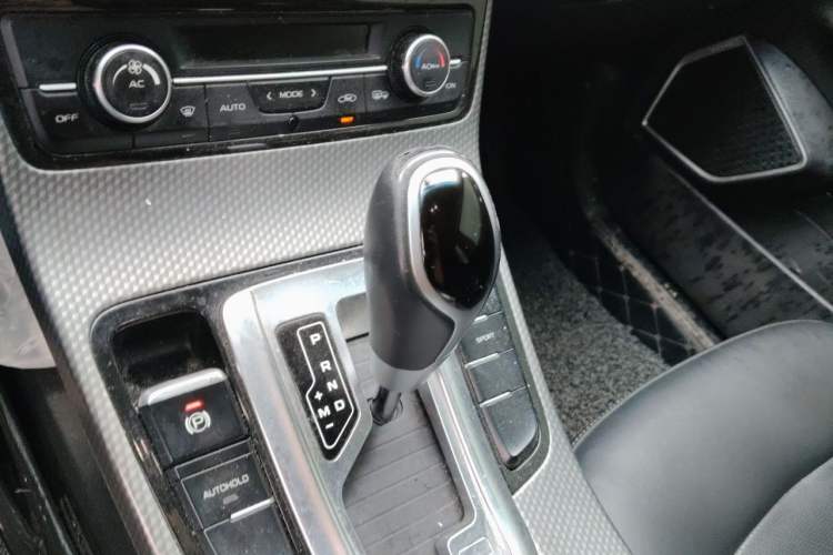 Used Geely Auto Emgrand GS 2017 Sport Edition 1.3T Automatic Smart Connectivity Model Gear Lever