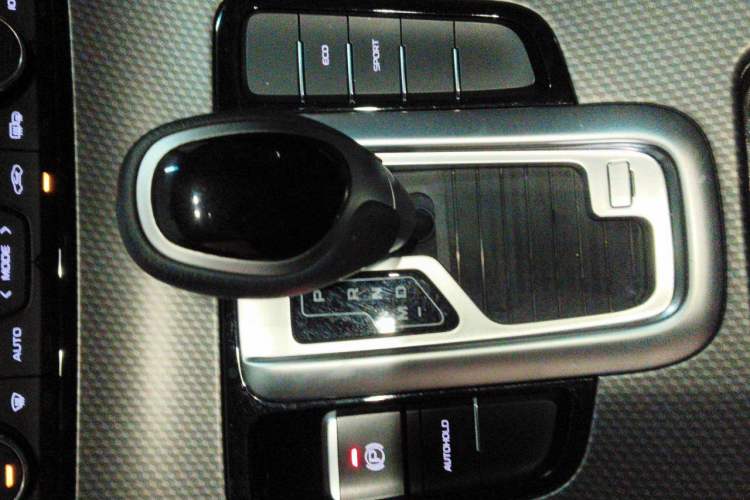 Used Geely Auto Emgrand GS 2017 Elegant Edition 1.3T Automatic Smart Connectivity Model Gear Lever