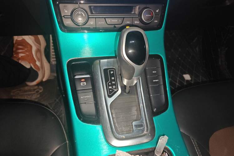 Used Geely Auto Emgrand GS 2017 Sport Edition 1.3T Automatic Smart Connectivity Model Gear Lever