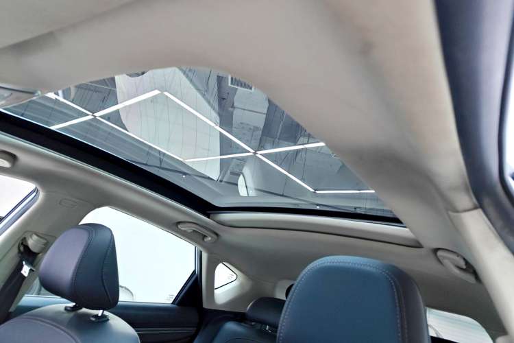 Used Geely Auto Emgrand GS 2017 Sport Edition 1.3T Automatic Smart Connectivity Model Headliner
