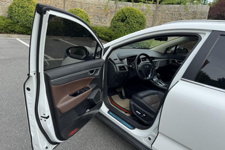 Used Geely Auto Emgrand GS 2017 Sport Edition 1.3T Automatic Smart Connectivity Model Interior 3