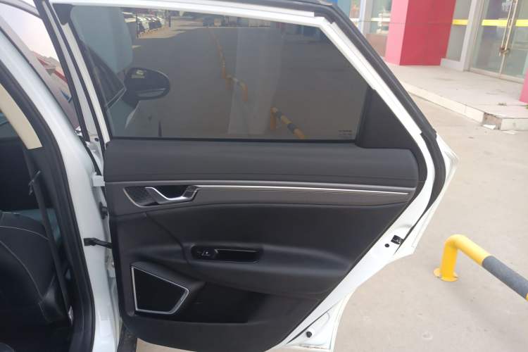 Used Geely Auto Emgrand GS 2017 Sport Edition 1.3T Automatic Smart Connectivity Model Interior 6