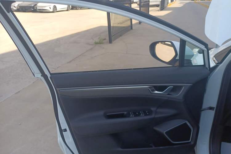 Used Geely Auto Emgrand GS 2017 Sport Edition 1.3T Automatic Smart Connectivity Model Interior 7
