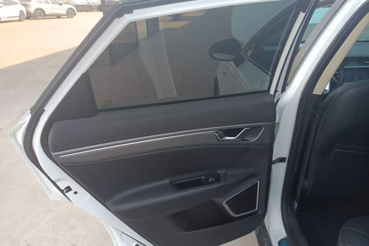 Used Geely Auto Emgrand GS 2017 Sport Edition 1.3T Automatic Smart Connectivity Model Interior 8