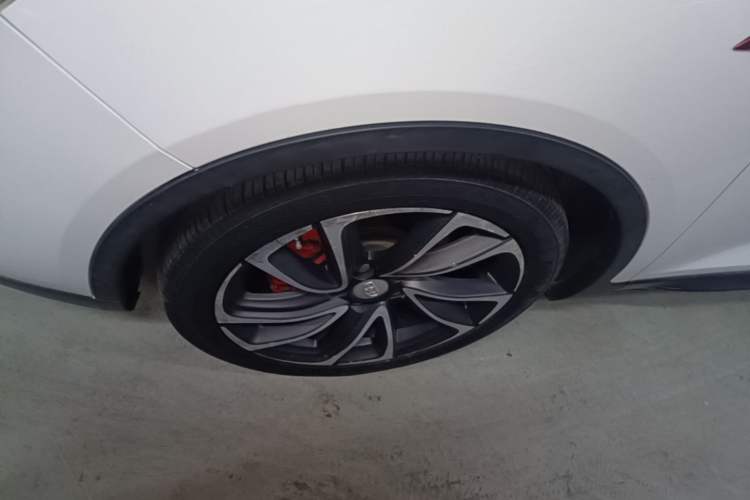 Used Geely Auto Emgrand GS 2017 Sport Edition 1.3T Automatic Smart Connectivity Model Left Front Wheel Hub