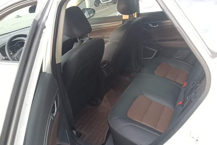Used Geely Auto Emgrand GS 2017 Sport Edition 1.3T Automatic Smart Connectivity Model Left Rear Seat