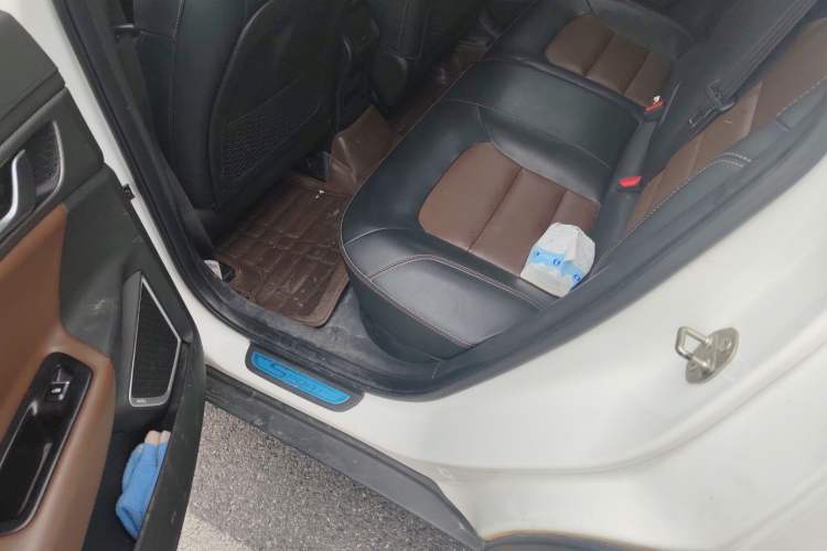 Used Geely Auto Emgrand GS 2017 Sport Edition 1.3T Automatic Smart Connectivity Model Left Rear Seat
