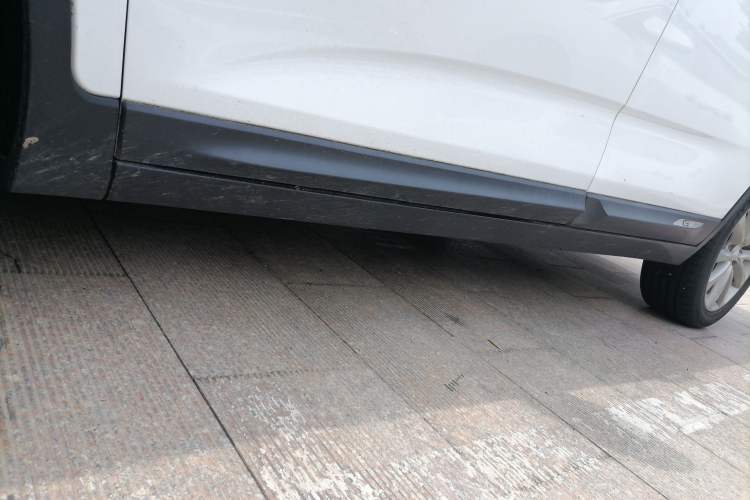Used Geely Auto Emgrand GS 2017 Sport Edition 1.3T Automatic Smart Connectivity Model Left Side Sill