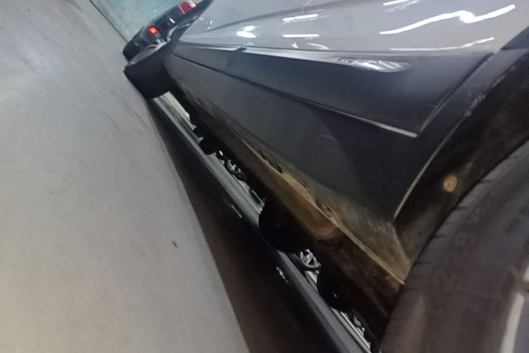 Used Geely Auto Emgrand GS 2017 Sport Edition 1.3T Automatic Smart Connectivity Model Left Side Sill