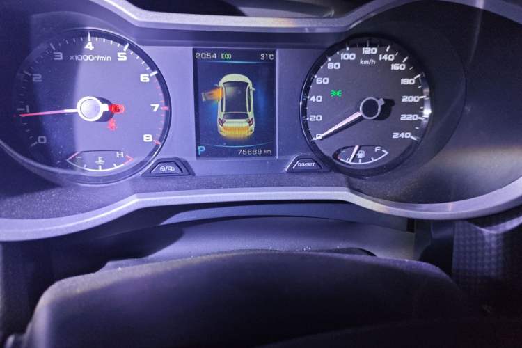 Used Geely Auto Emgrand GS 2017 Sport Edition 1.3T Automatic Smart Connectivity Model Odometer Close Up