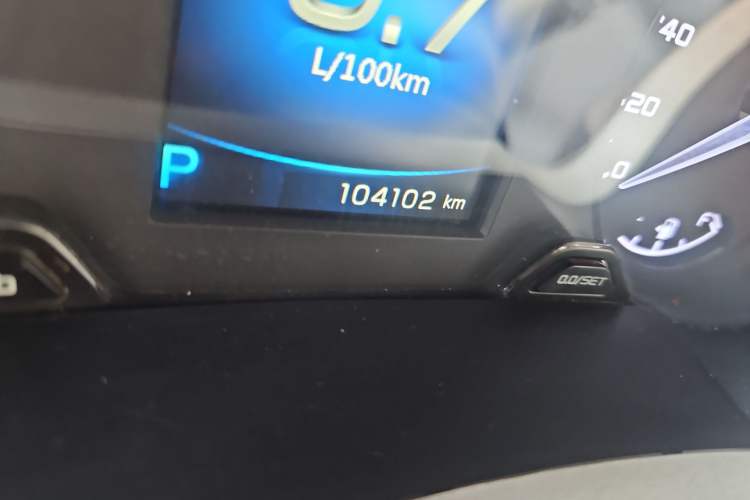 Used Geely Auto Emgrand GS 2017 Elegant Edition 1.3T Automatic Smart Connectivity Model Odometer Close Up