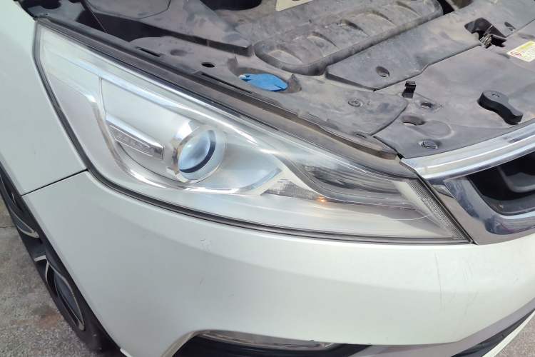 Used Geely Auto Emgrand GS 2017 Elegant Edition 1.3T Automatic Smart Connectivity Model Right Front Headlight
