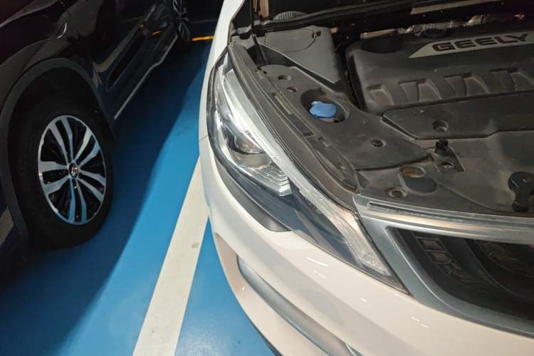 Used Geely Auto Emgrand GS 2017 Sport Edition 1.3T Automatic Smart Connectivity Model Right Front Headlight