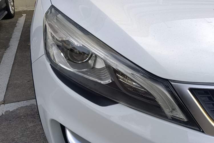 Used Geely Auto Emgrand GS 2017 Sport Edition 1.3T Automatic Smart Connectivity Model Right Front Headlight