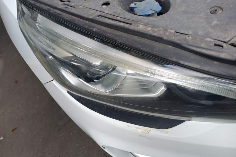 Used Geely Auto Emgrand GS 2017 Sport Edition 1.3T Automatic Smart Connectivity Model Right Front Headlight