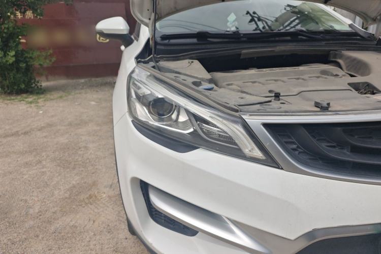 Used Geely Auto Emgrand GS 2017 Sport Edition 1.3T Automatic Smart Connectivity Model Right Front Headlight
