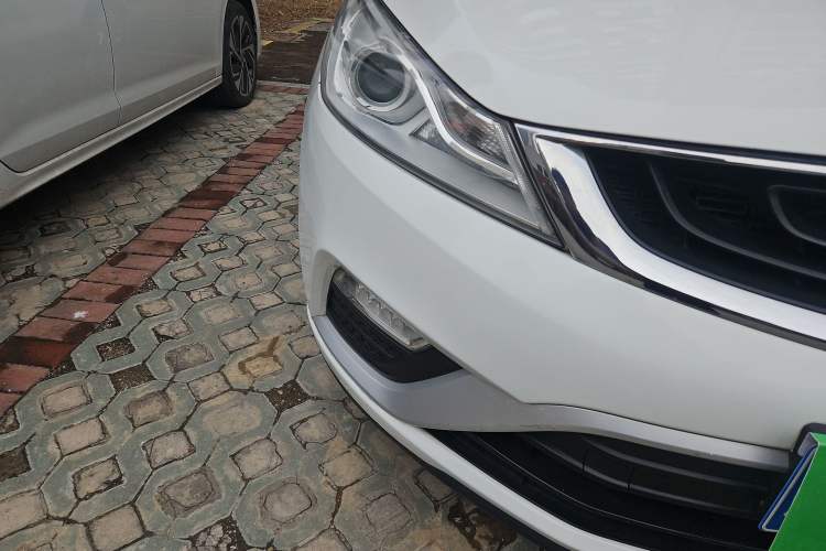 Used Geely Auto Emgrand GS 2017 Elegant Edition 1.3T Automatic Smart Connectivity Model Right Front Headlight