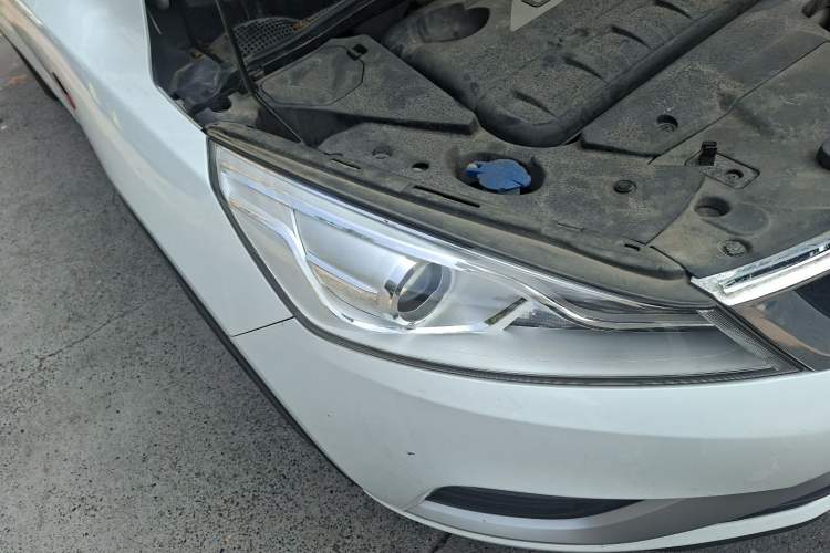 Used Geely Auto Emgrand GS 2017 Sport Edition 1.3T Automatic Smart Connectivity Model Right Front Headlight