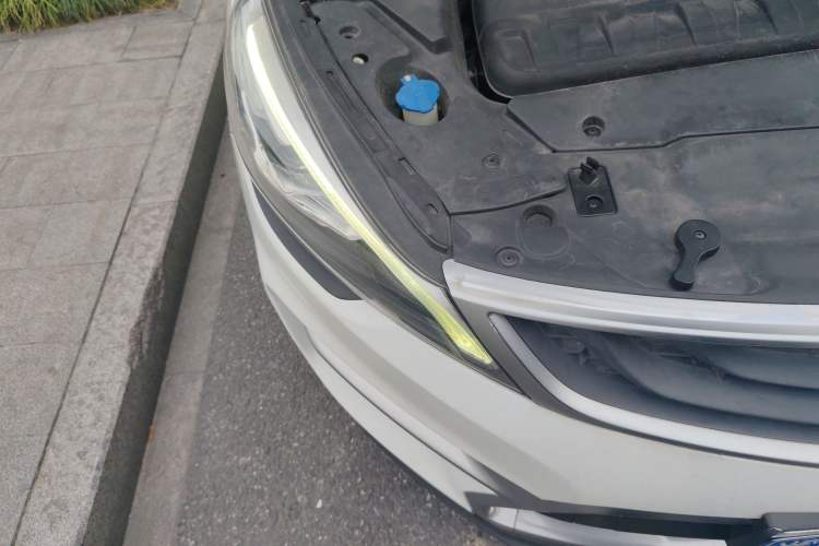 Used Geely Auto Emgrand GS 2017 Sport Edition 1.3T Automatic Smart Connectivity Model Right Front Headlight