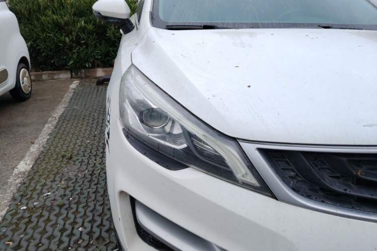 Used Geely Auto Emgrand GS 2017 Sport Edition 1.3T Automatic Smart Connectivity Model Right Front Headlight