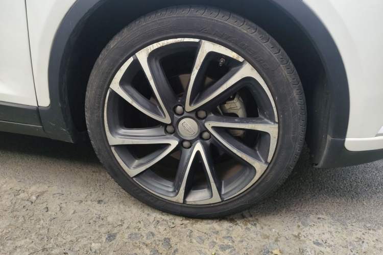 Used Geely Auto Emgrand GS 2017 Elegant Edition 1.3T Automatic Smart Connectivity Model Right Front Wheel Hub